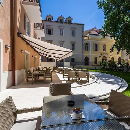 Ξενοδοχείο Marul 4*